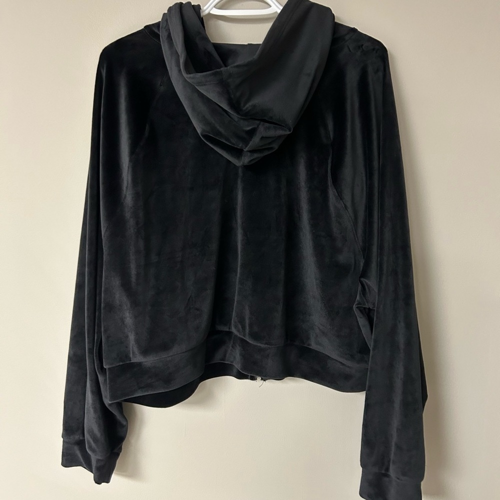 Victoria‎ Secret Velour Rhinestone Black Cropped Sweater - Picture 3 of 4
